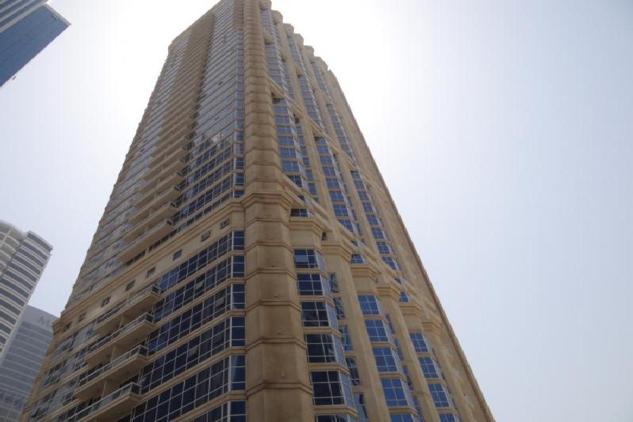 Dubai Gate 1 apartments - Jumeirah Lake Towers.