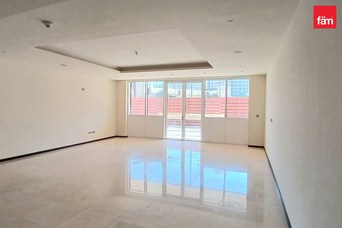 Spacious 1 BR Unfurnished Apt | Beachfront Living-1