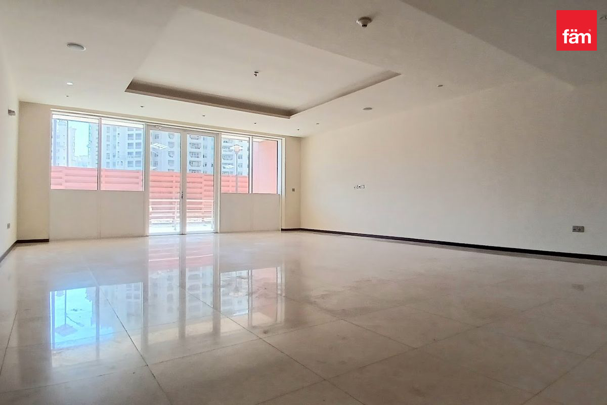 Spacious 1 BR Unfurnished Apt | Beachfront Living-1