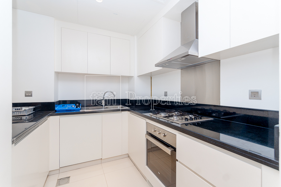 Great Location I Spacious Apart I Stunning Layout-7