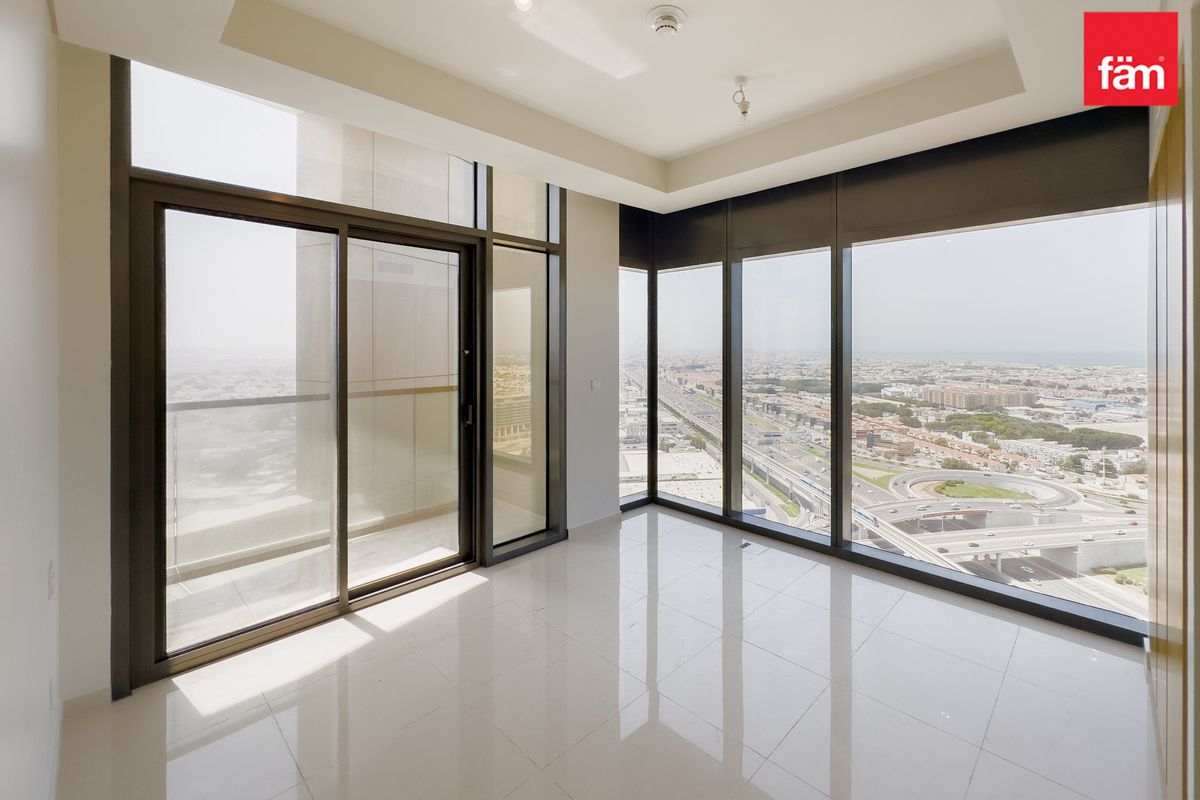 Prime Location | Amazing Sea View | High Floor-9