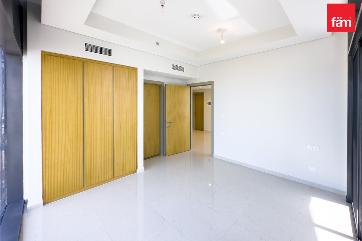 Prime Location | Amazing Sea View | High Floor-11