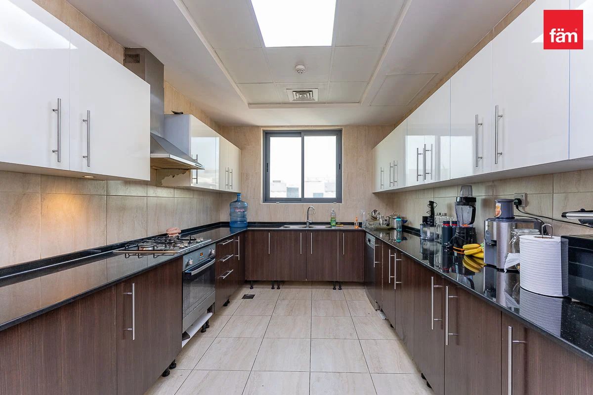 Spacious I Closed Kitchen I  Chiller Free-8