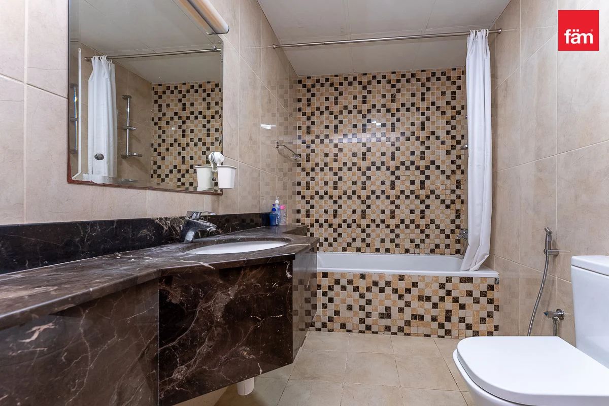 Spacious I Closed Kitchen I  Chiller Free-6