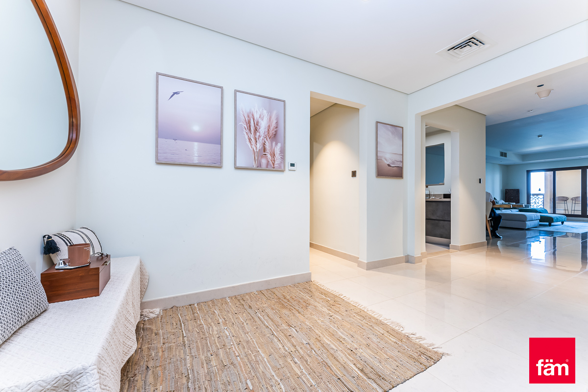 Private Beach / Furnished / Available Mid-May-6