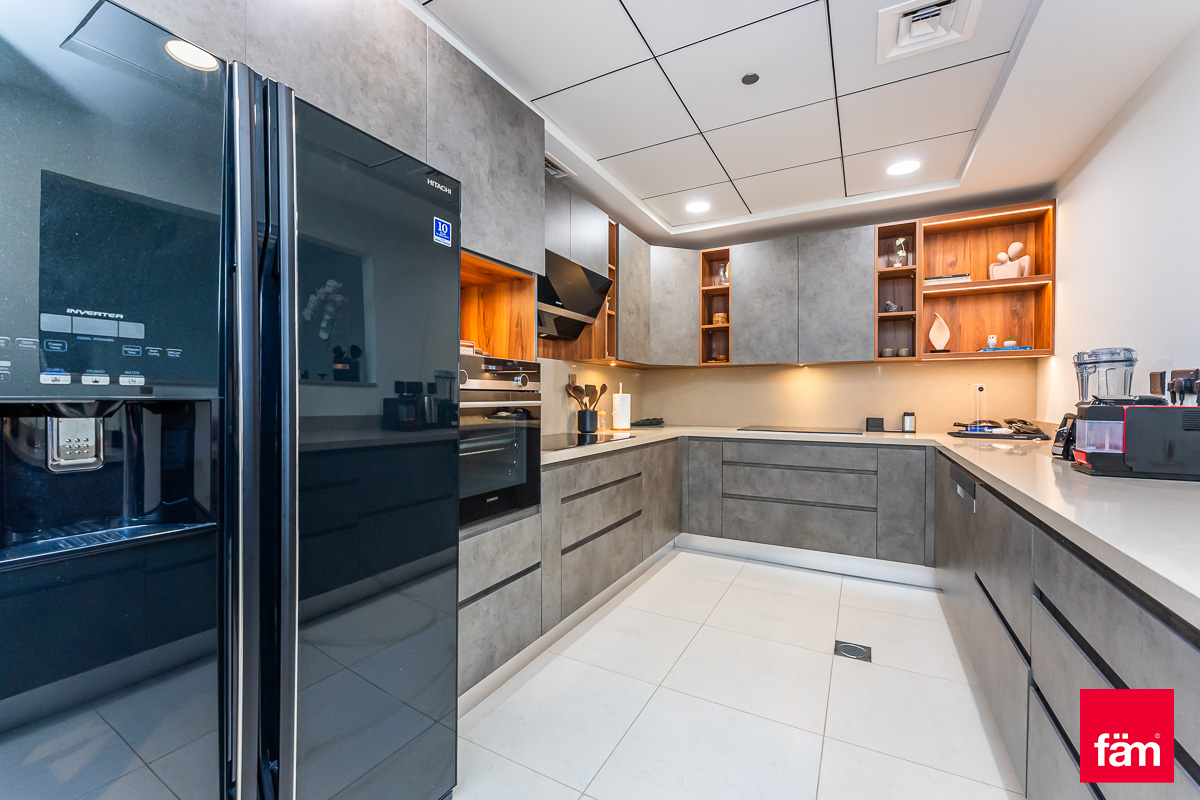 Private Beach / Furnished / Available Mid-May-7