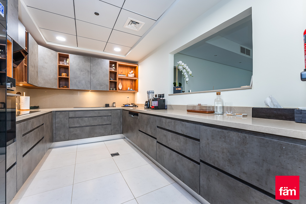 Private Beach / Furnished / Available Mid-May-8
