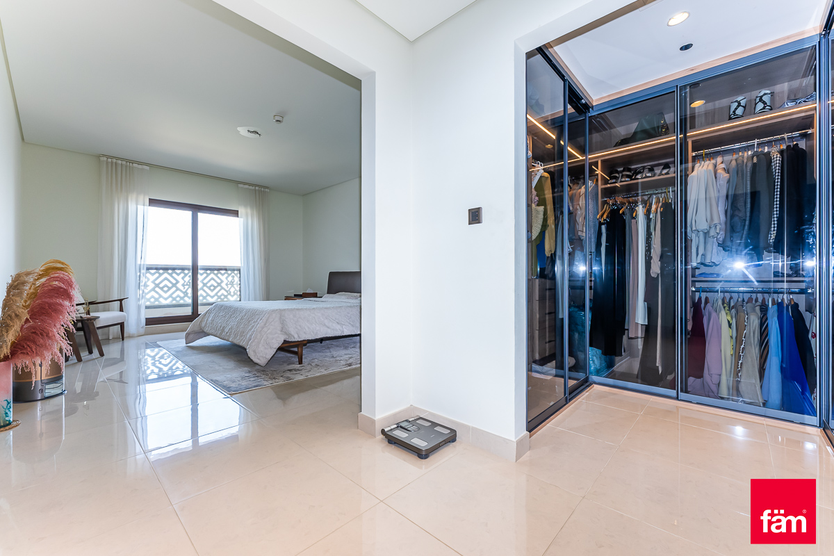 Private Beach / Furnished / Available Mid-May-9