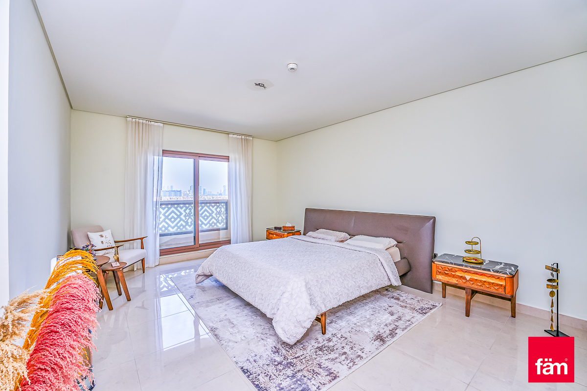 Private Beach / Furnished / Available Mid-May-12