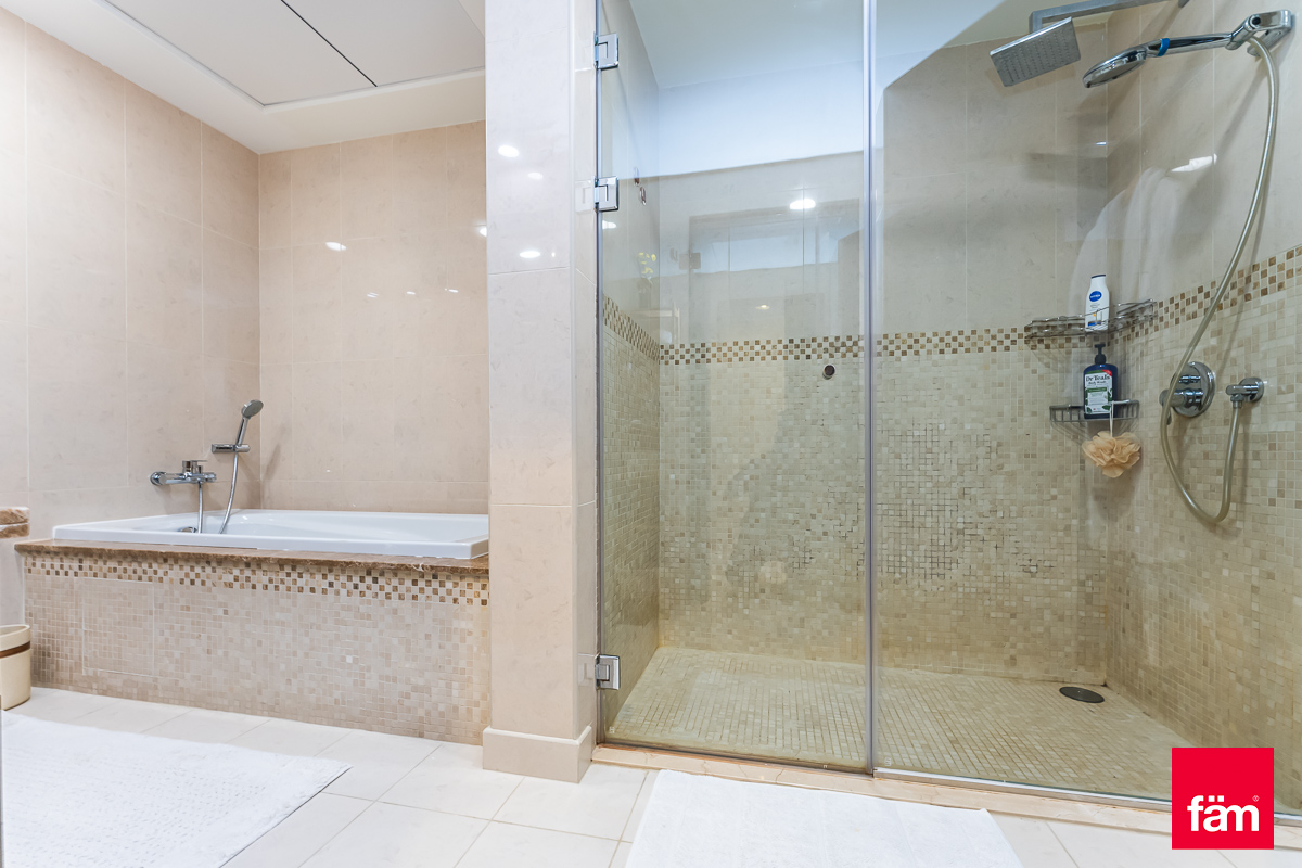 Private Beach / Furnished / Available Mid-May-14