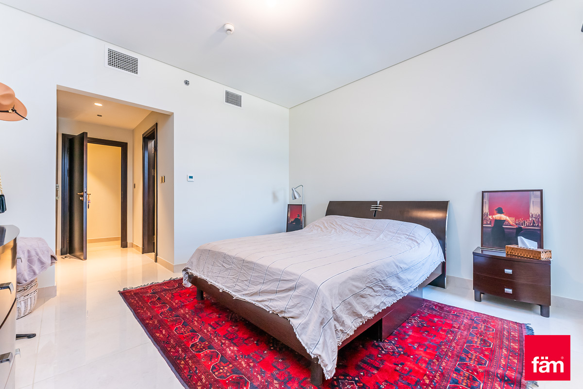 Private Beach / Furnished / Available Mid-May-19