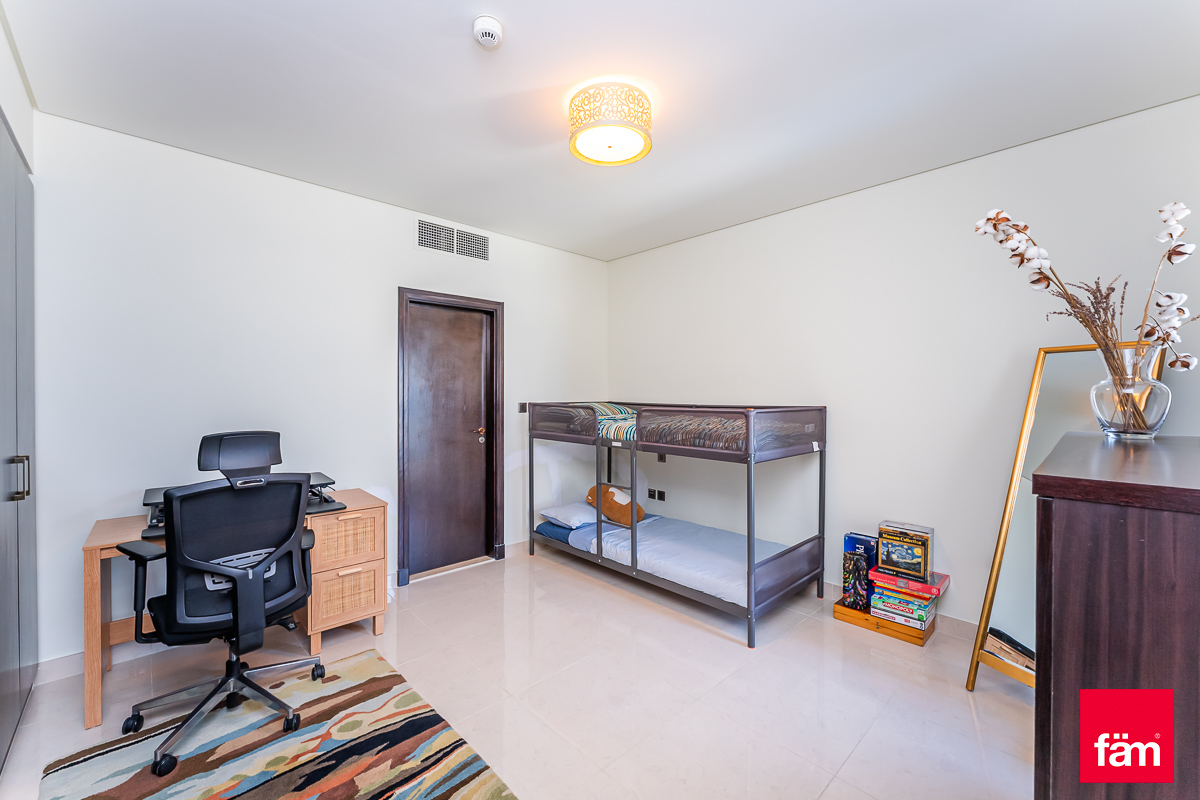 Private Beach / Furnished / Available Mid-May-22