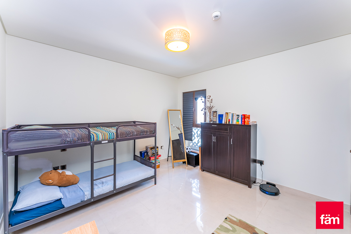 Private Beach / Furnished / Available Mid-May-23