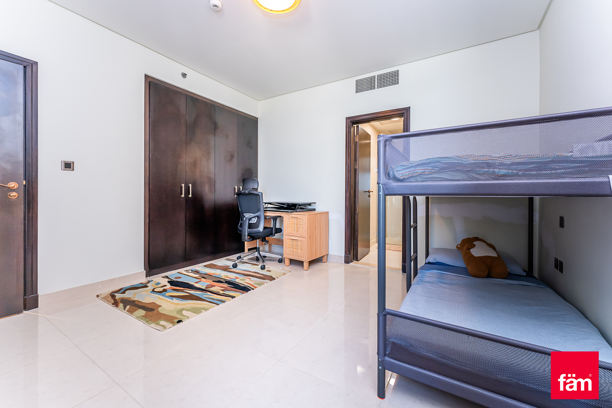 Private Beach / Furnished / Available Mid-May-25