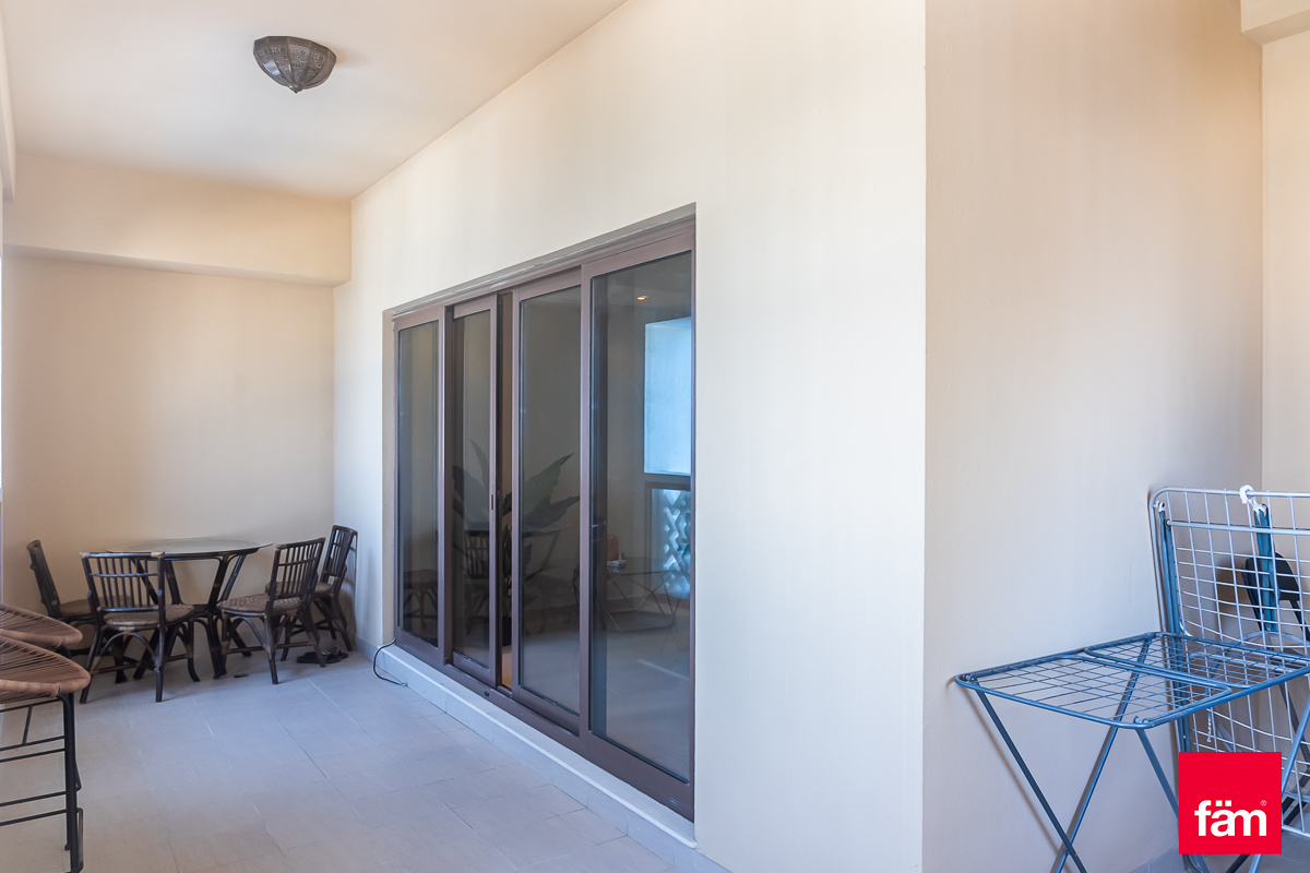 Private Beach / Furnished / Available Mid-May-29