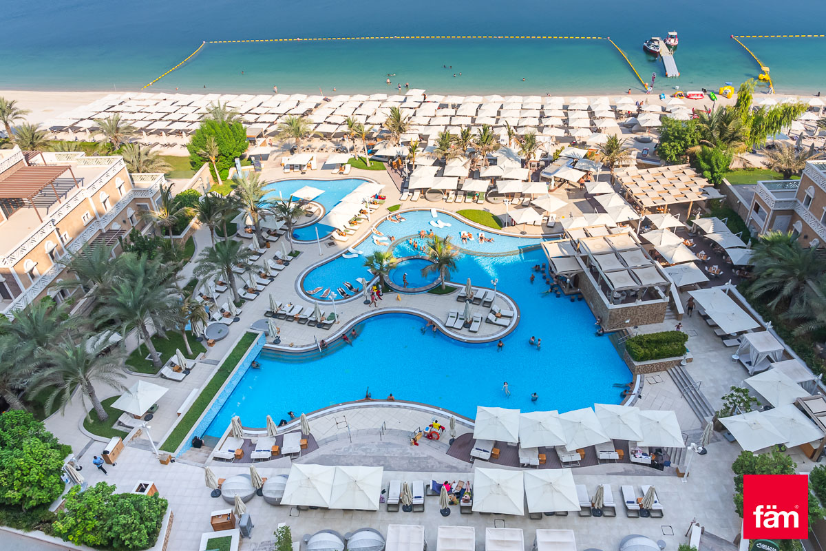 Private Beach / Furnished / Available Mid-May-30