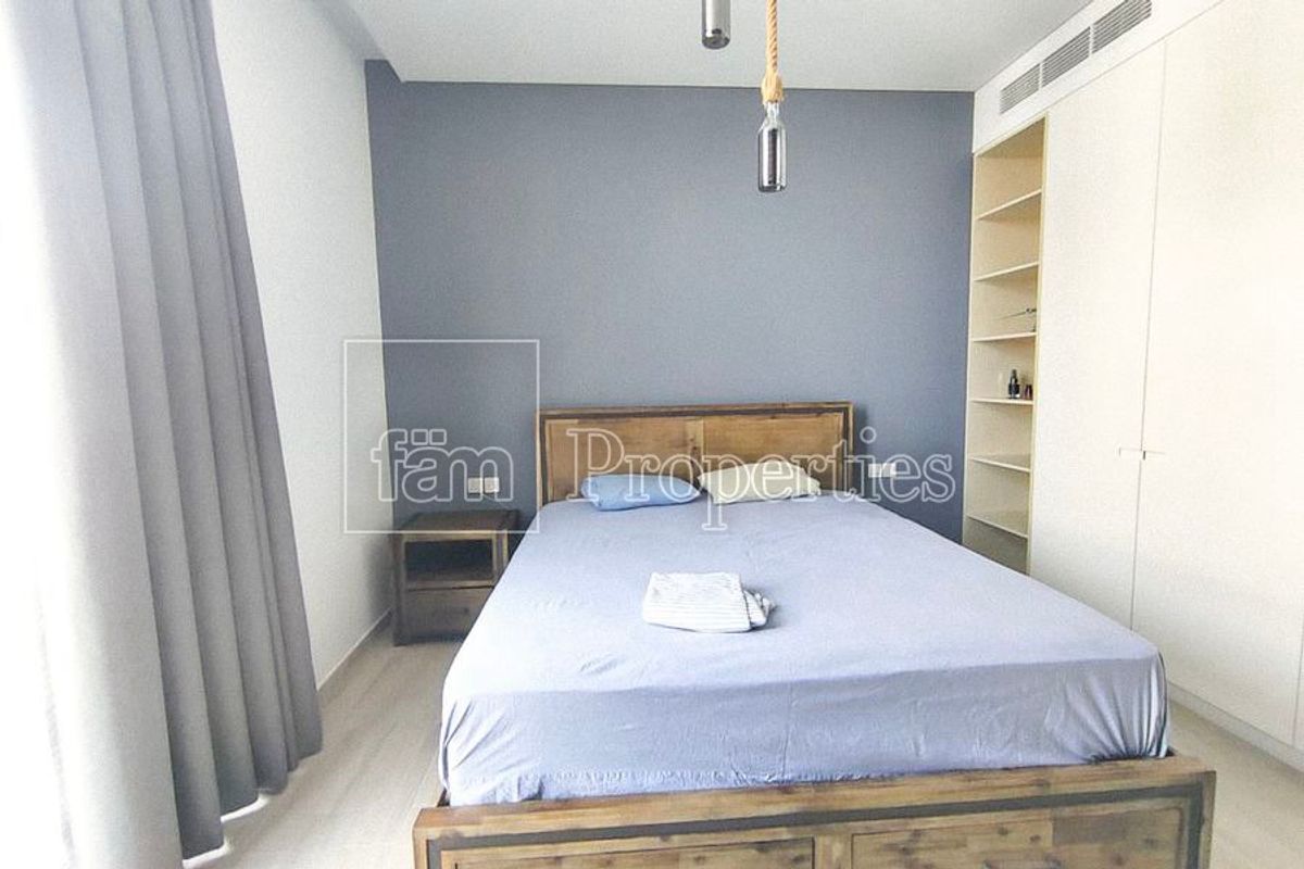 Vacant on transfer| Corner| Big Balcony| Nice View-8