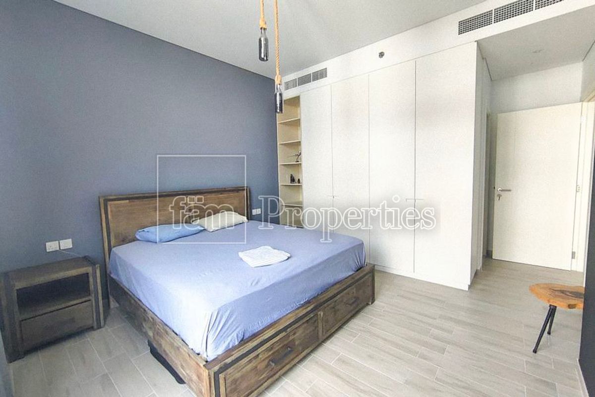 Vacant on transfer| Corner| Big Balcony| Nice View-7