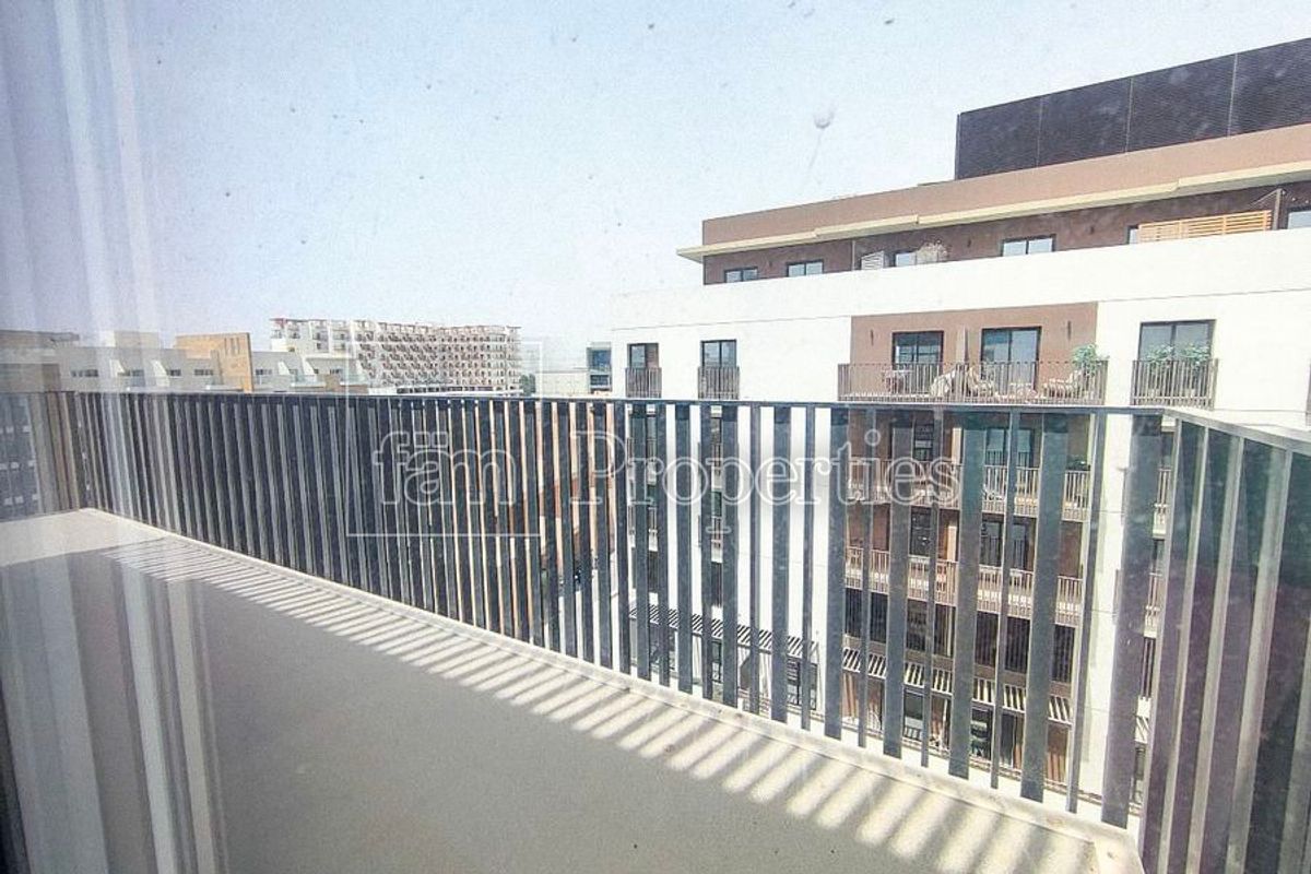 Vacant on transfer| Corner| Big Balcony| Nice View-9