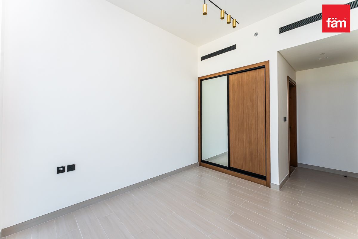 LOW FLOOR | SPACIOUS LAYOUT | GREAT FINISHING-7