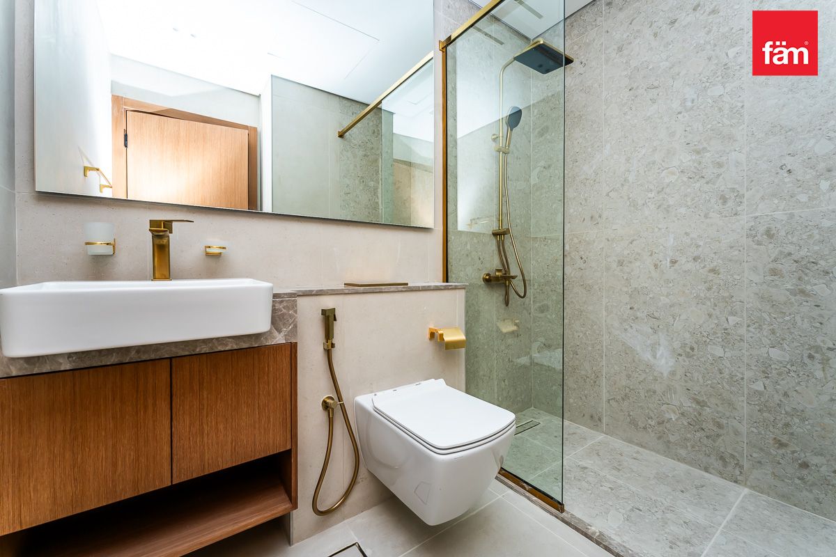 LOW FLOOR | SPACIOUS LAYOUT | GREAT FINISHING-11