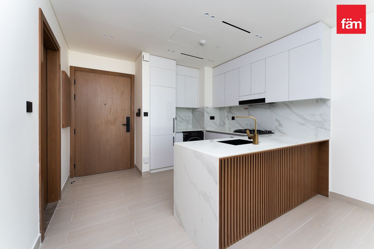 LOW FLOOR | SPACIOUS LAYOUT | GREAT FINISHING-10