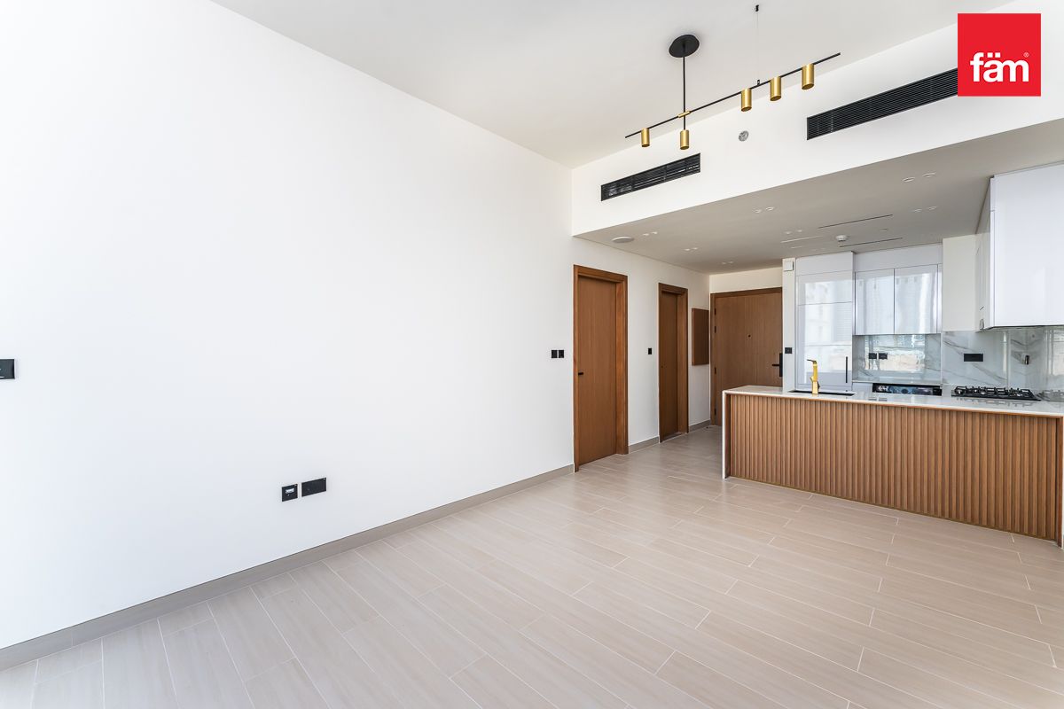 LOW FLOOR | SPACIOUS LAYOUT | GREAT FINISHING-8