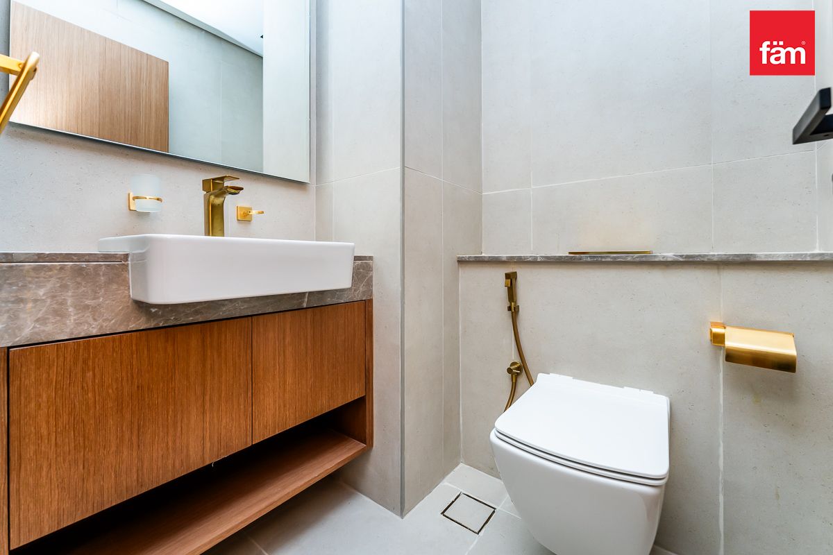 LOW FLOOR | SPACIOUS LAYOUT | GREAT FINISHING-12