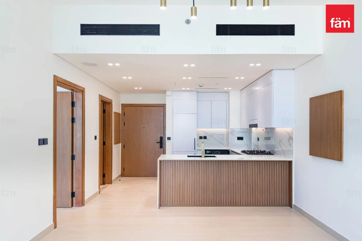 VACANT | BRAND NEW | 4 CHEQUES | MODERN-9
