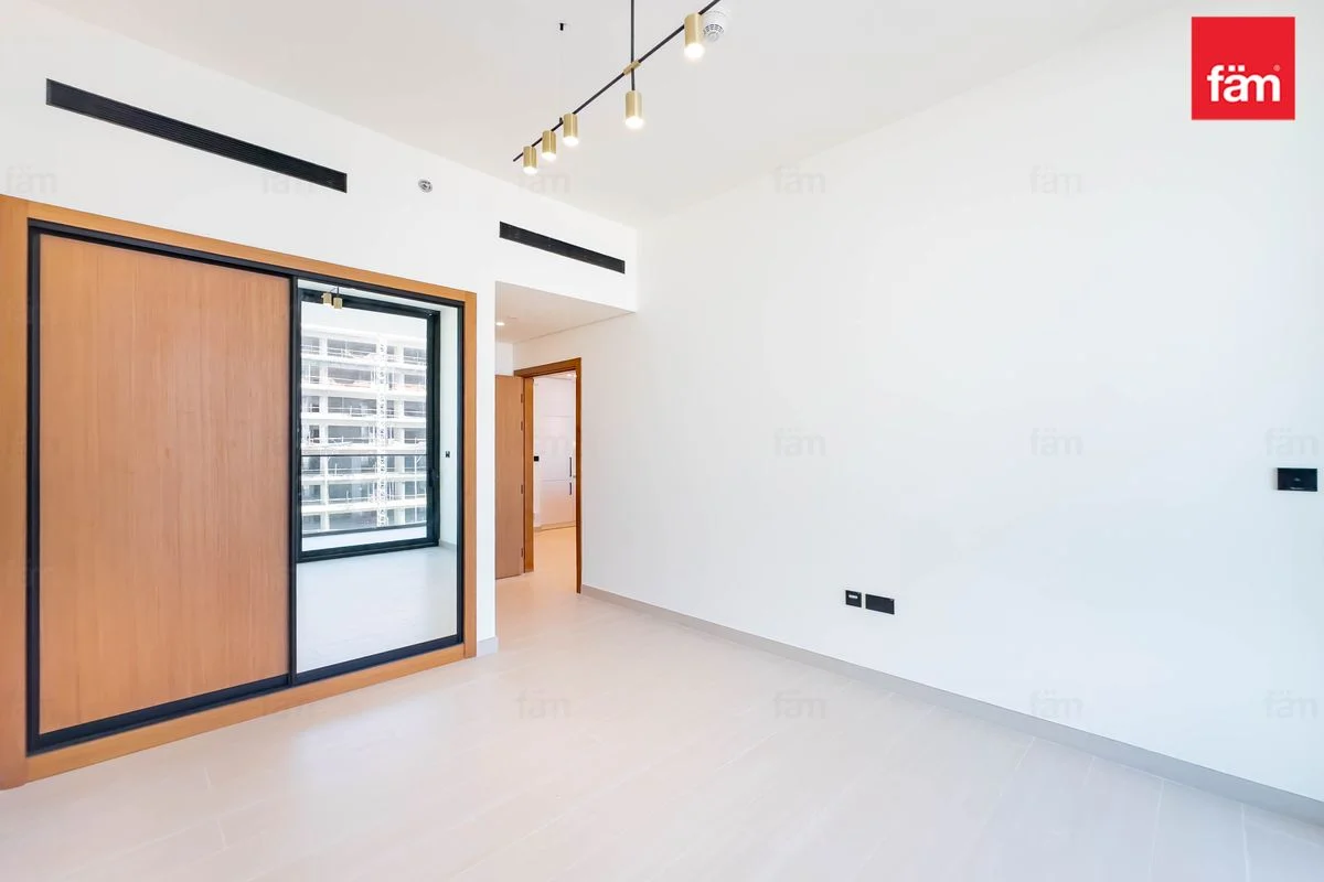 VACANT | BRAND NEW | 4 CHEQUES | MODERN-6