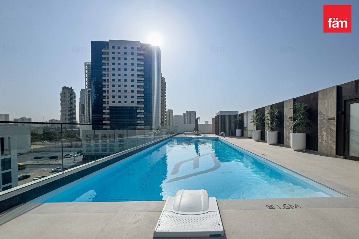 FULLY FURNISHED | VACANT  | Bigger Unit |-6