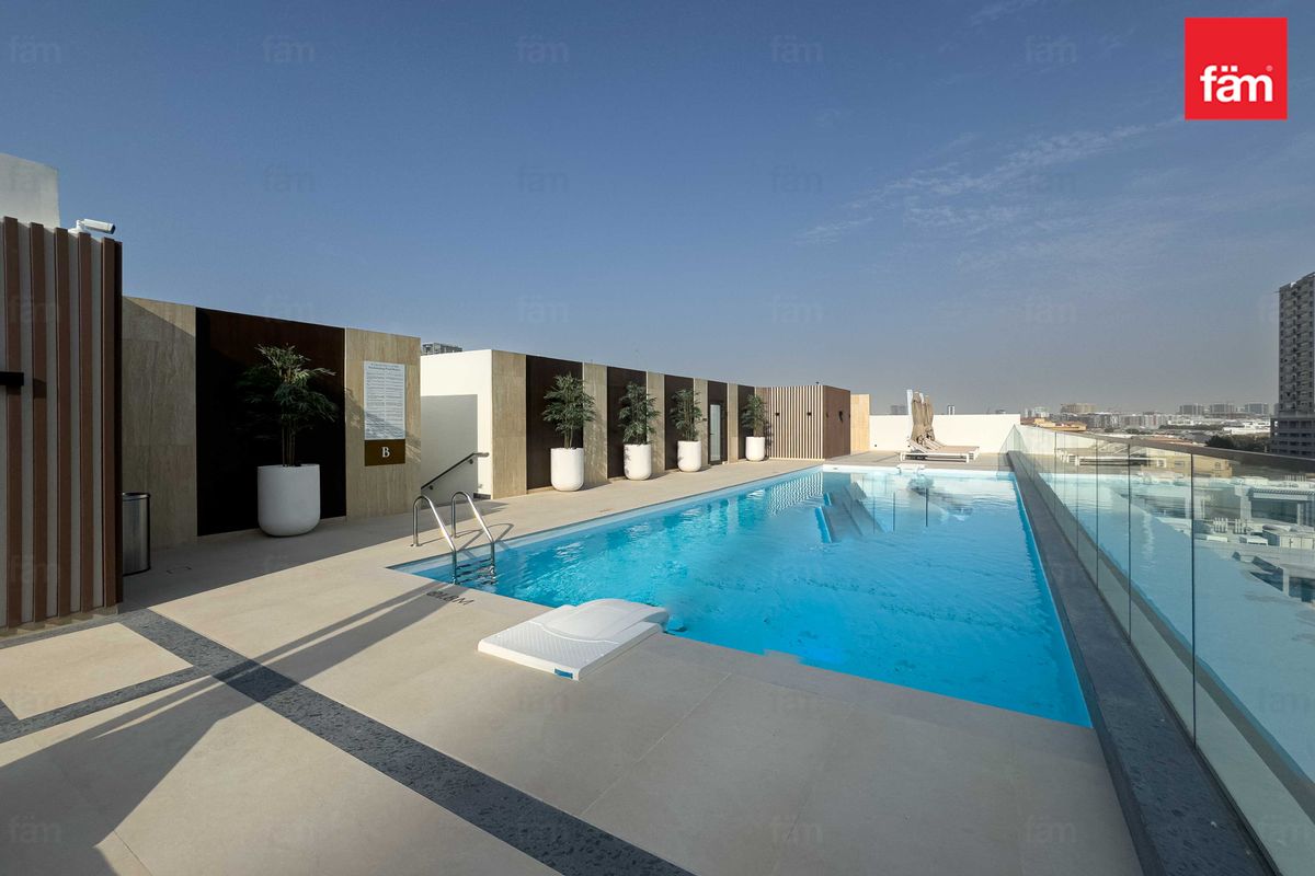 FULLY FURNISHED | VACANT  | Bigger Unit |-11