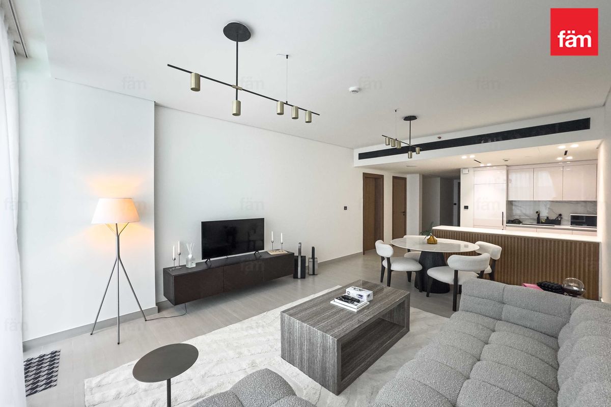 FULLY FURNISHED | VACANT  | Bigger Unit |-18