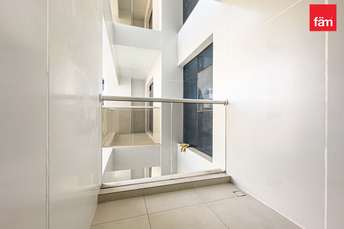 2 Bedroom | Closed Kitchen I Modern Ameneties I-21