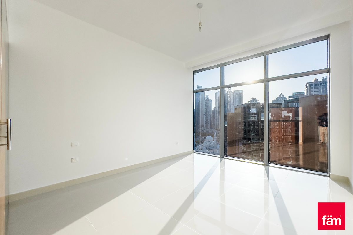 Well Maintained | Spacious | High Floor-7