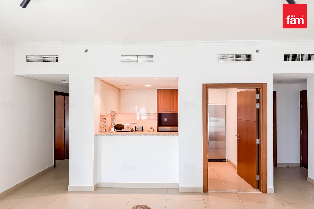 Vacant Emaar High Floor 2 Bed Furnished For Rent-14