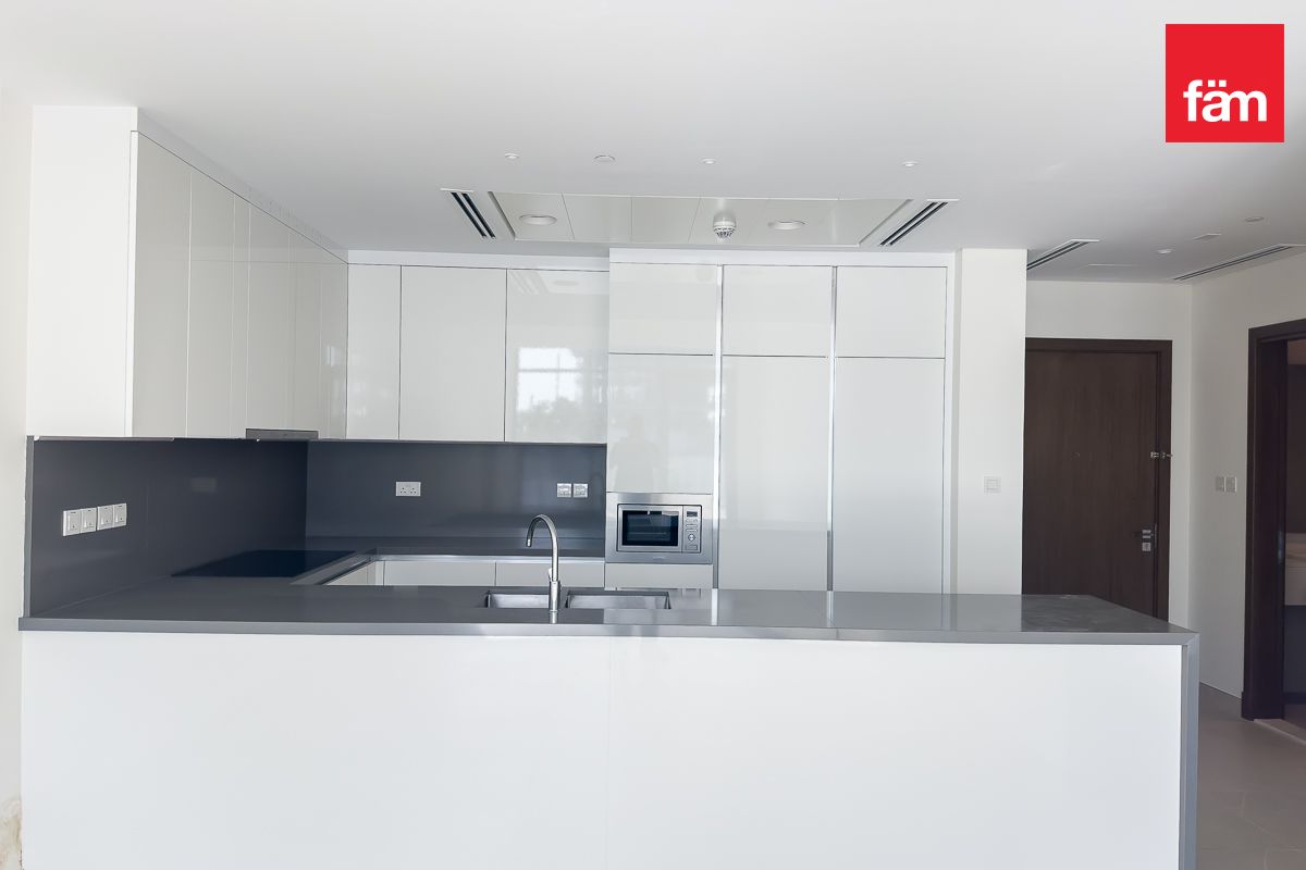 Luxury and Modern 3 BR Unit | Vacant-9