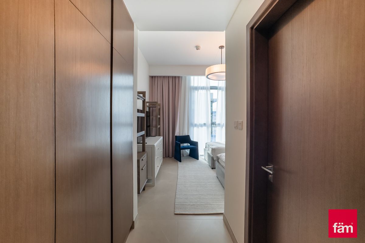 Premium Amenities | Prime Location | Middle Floor-9