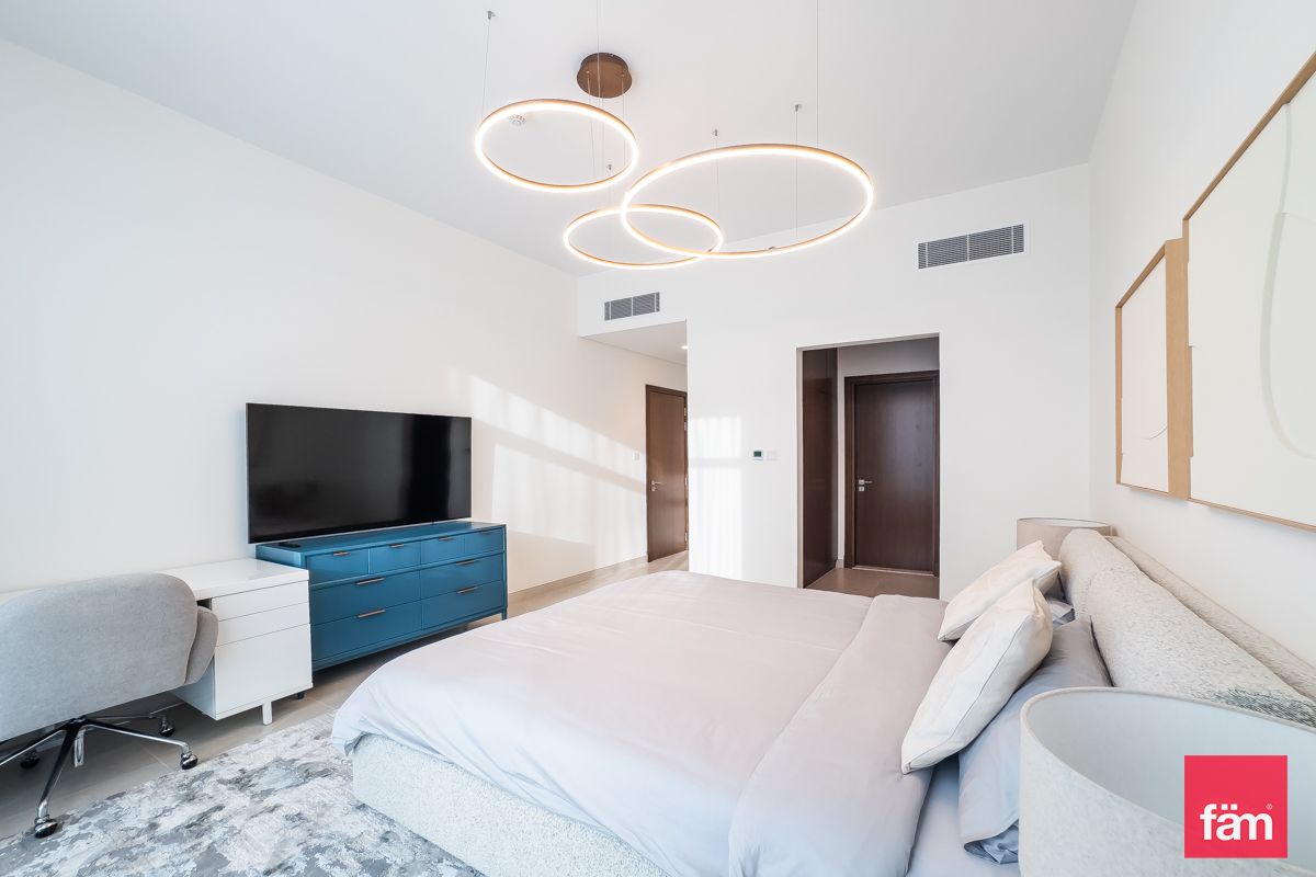 Premium Amenities | Prime Location | Middle Floor-14