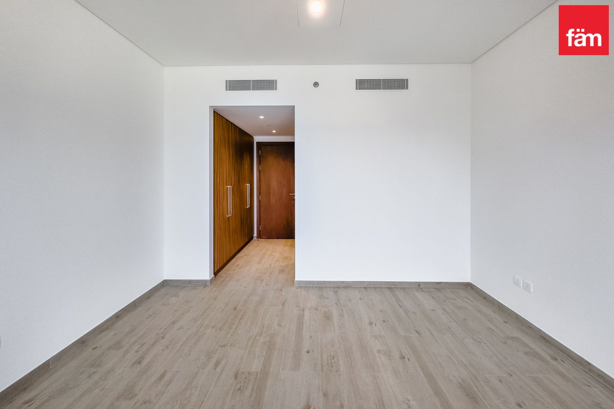 Prime location | Unique unit |spacious apartment-11