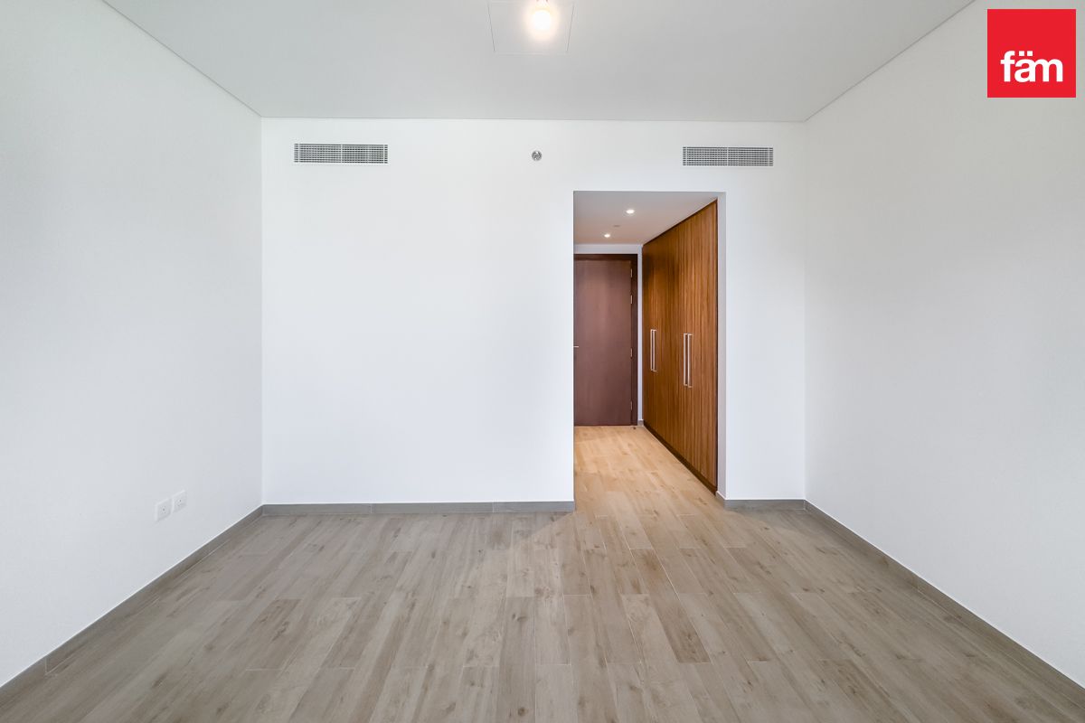Prime location | Unique unit |spacious apartment-9