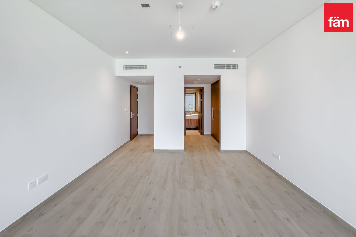 Prime location | Unique unit |spacious apartment-8