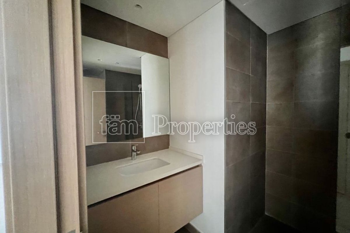 Creek Tower View | Vacant Apartment/ Stunning View-9