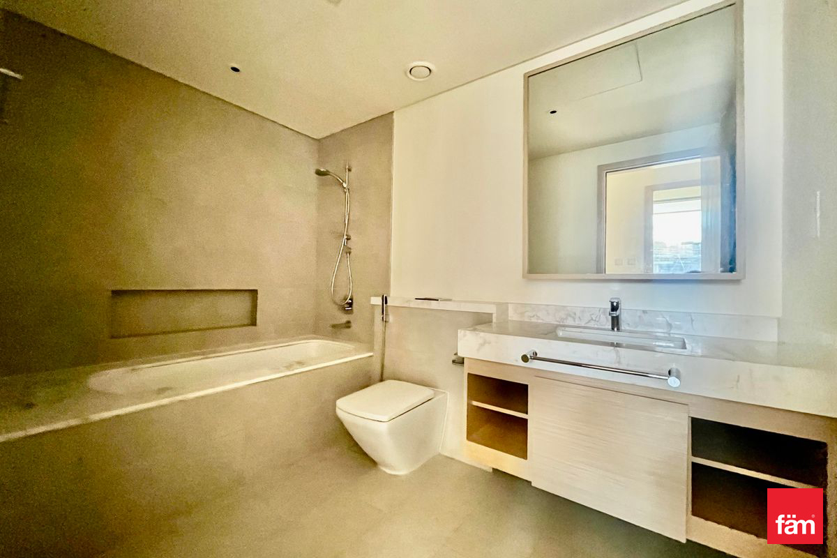 Spacious Layout/ Corner Unit/ Central Park View-11