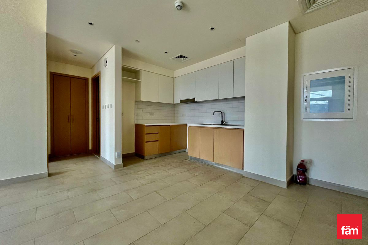 Spacious Layout/ Corner Unit/ Central Park View-8
