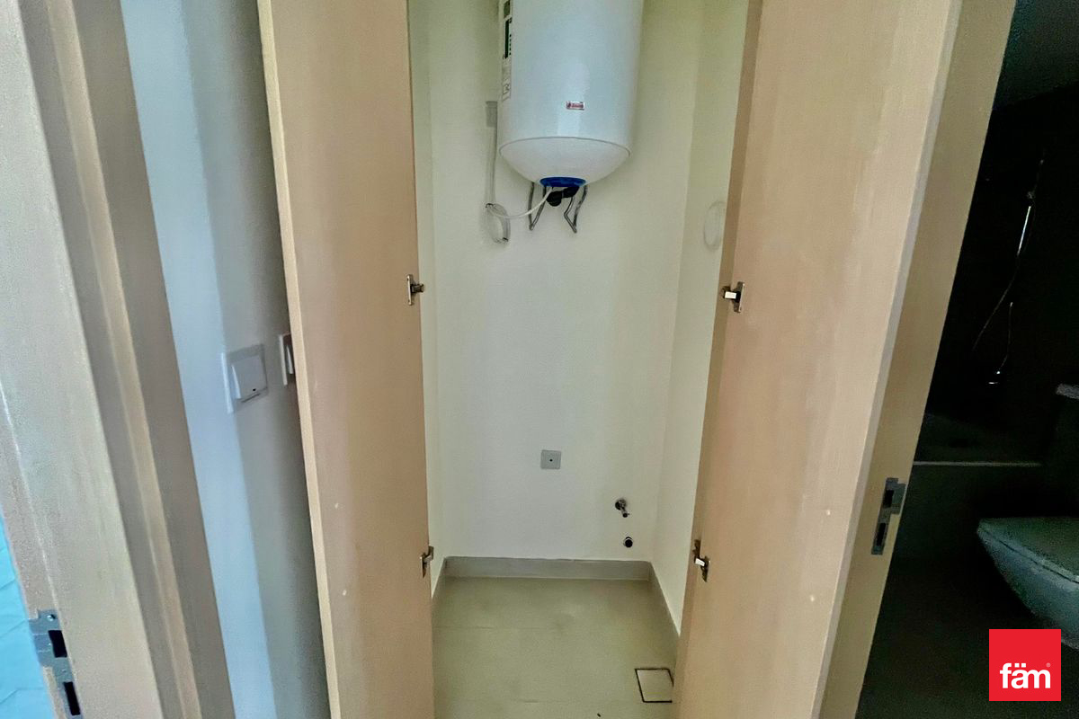 Spacious Layout/ Corner Unit/ Central Park View-10