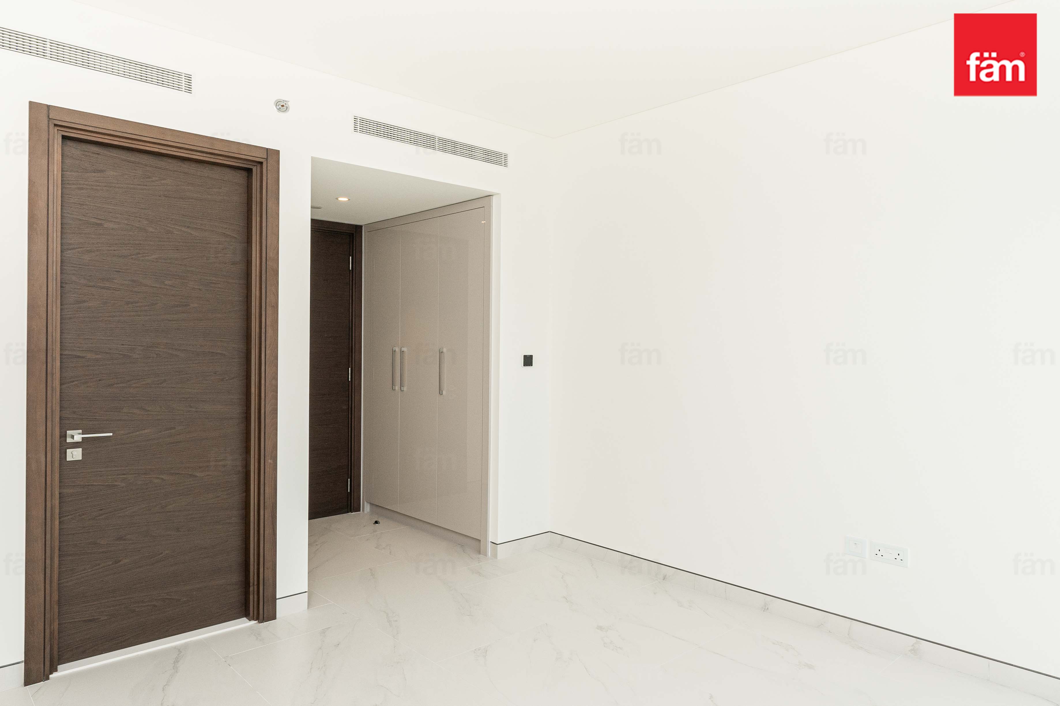 VERY HIGH FLOOR | PANORAMIC VIEWS | BRAND NEW-12