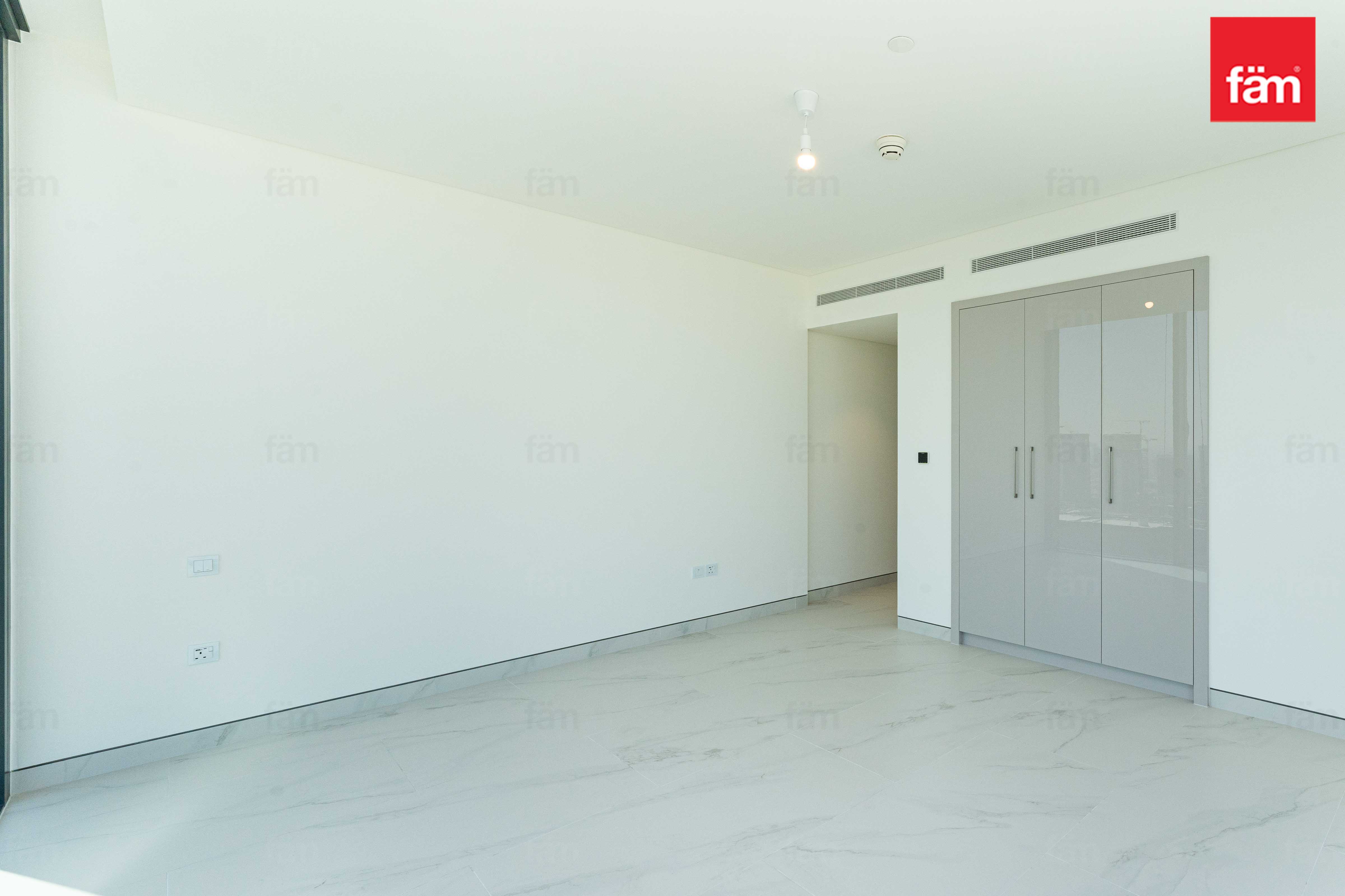 VERY HIGH FLOOR | PANORAMIC VIEWS | BRAND NEW-11