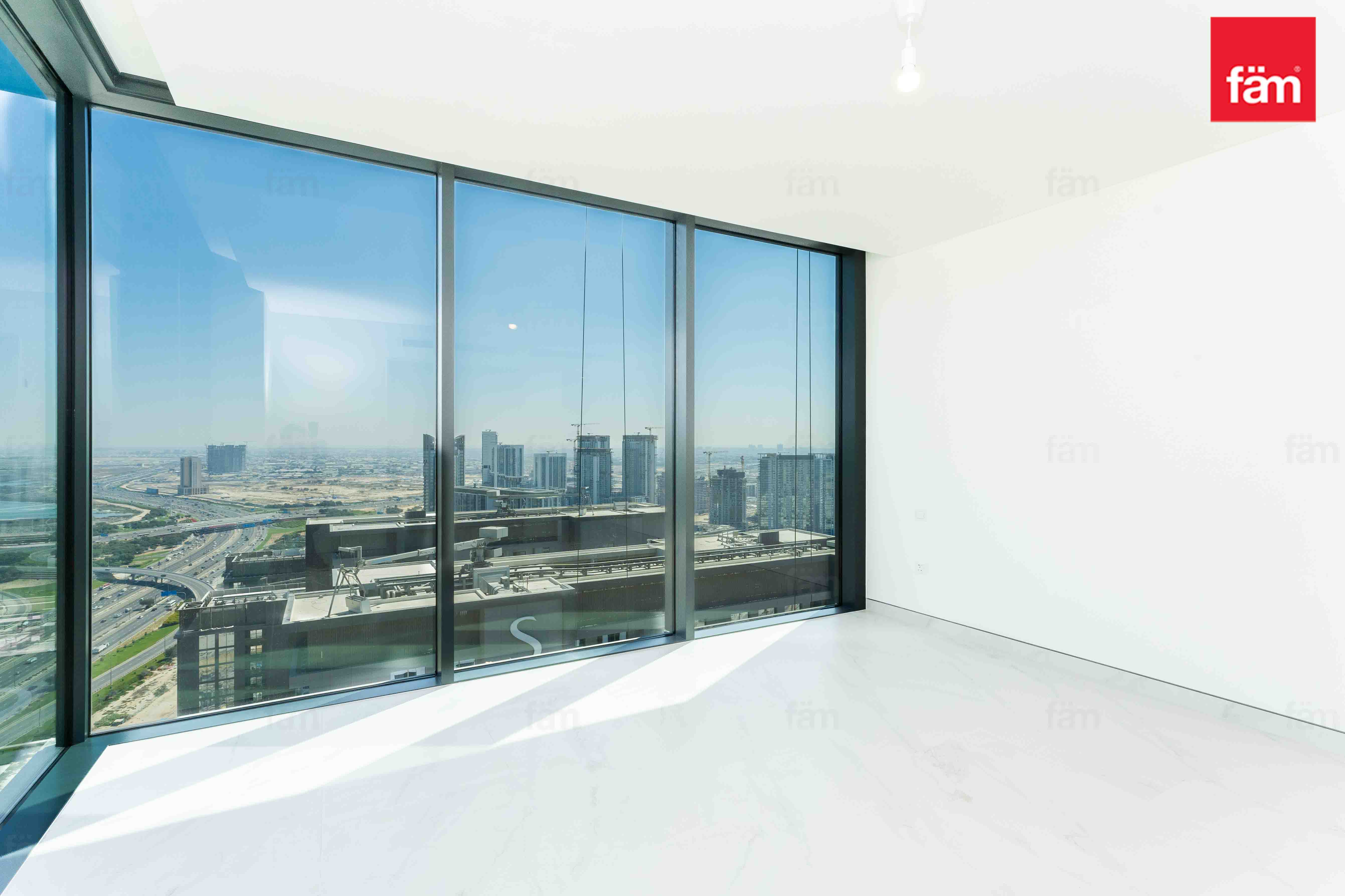 VERY HIGH FLOOR | PANORAMIC VIEWS | BRAND NEW-15
