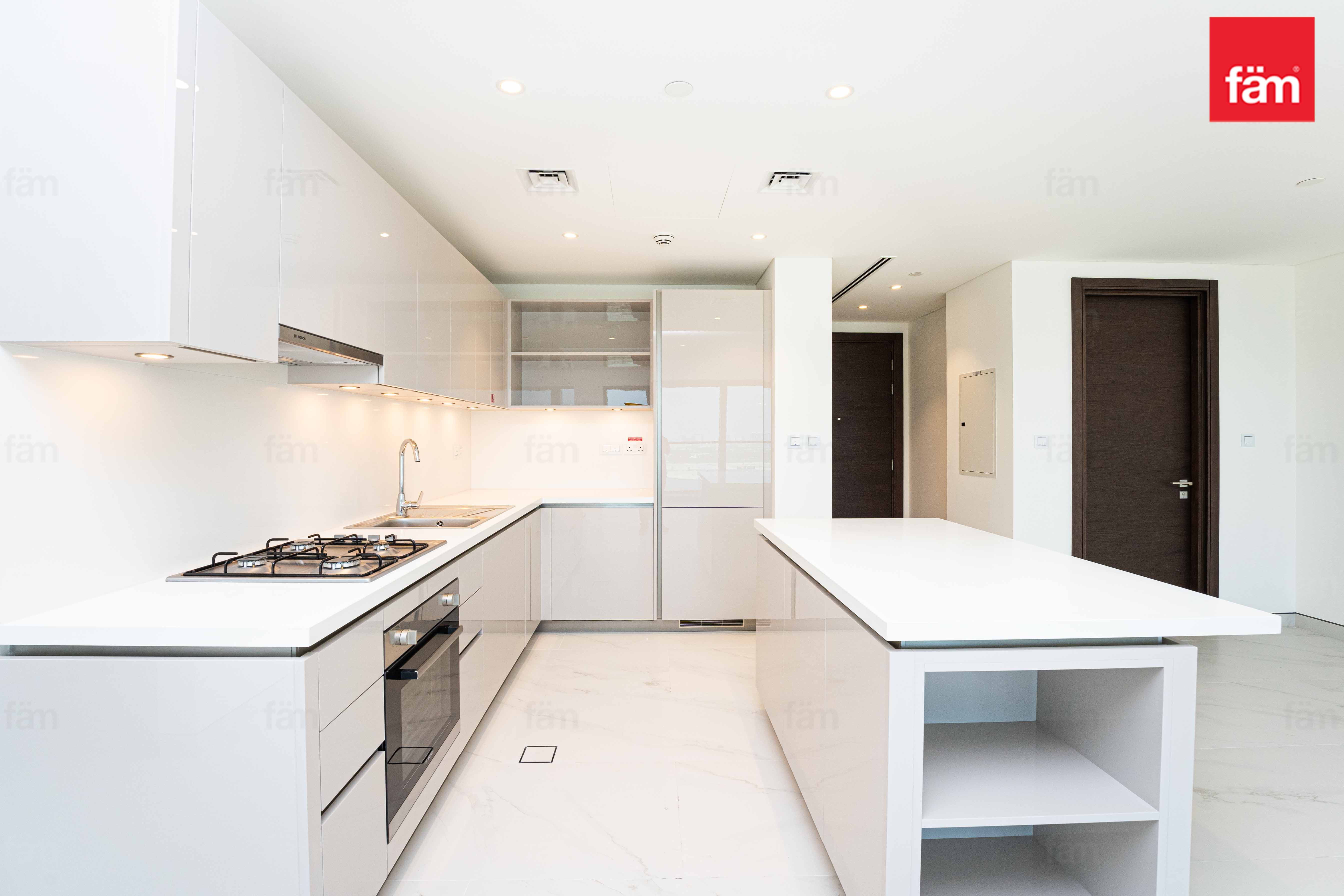 VERY HIGH FLOOR | PANORAMIC VIEWS | BRAND NEW-7